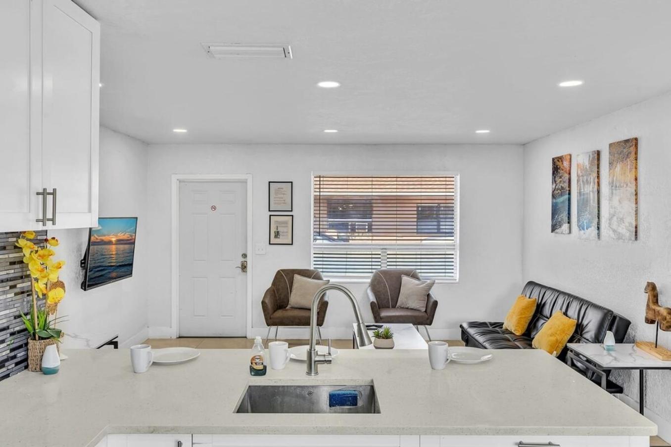 New Stylish 2 Bdrm Mins To Beach & Aventura Mall Hallandale Beach Ngoại thất bức ảnh